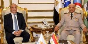 الفريق
      أول
      عبد
      المجيد
      صقر
      القائد
      العام
      للقوات
      المسلحة
      يلتقى
      وزير
      الدفاع
      القبرصى