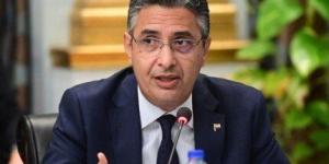 وزير
      التموين:
      الموافقة
      على
      زيادة
      السعات
      التخزينية
      للقمح
      لتصل
      إلى
      6
      ملايين
      طن