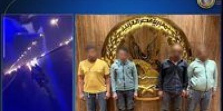 خلاف
      على
      تحميل
      الركاب
      ينتهي
      بمطاردة
      وتكسير
      زجاج
      "ميني
      باص"
      في
      السلام