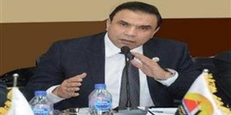 مدحت
      بركات
      يكشف
      الحقيقة:
      صحفيو
      "الطريق"
      باعوا
      الجريدة
      بعد
      الحصول
      على
      عضوية
      النقابة