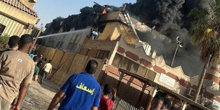 حريق هائل يلتهم مصنع بلاستيك بالمنطقة الصناعية في أكتوبر