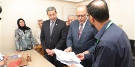 وزير
      العمل
      يتفقد
      مديرية
      العمل
      ويحث
      العاملين
      على
      تكثيف
      الجهود
      في
      خدمة
      المواطنين