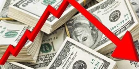 للمرة الأولى .. سعر الدولار ينخفض لأقل من 50 جنيهًا في البنوك