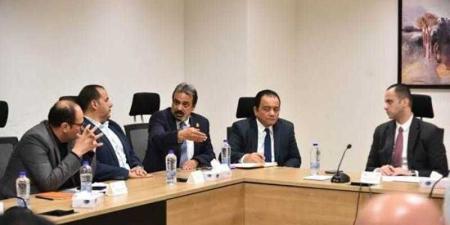 نائب
      وزير
      الصحة
      يتابع
      ميكنة
      خدمات
      الغسيل
      الكلوي
      ومشروع
      الرعايات
      والحضانات