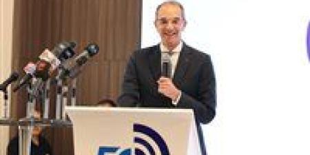 وزير
      الاتصالات:
      شركات
      المحمول
      استثمرت
      2.7
      مليار
      دولار
      للحصول
      على
      الترددات
      والتراخيص