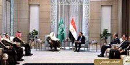 المستشار
      محمود
      فوزي
      يحضر
      لقاء
      رئيس
      الوزراء
      مع
      رئيس
      مجلس
      الشورى
      بالسعودية