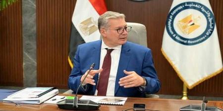 وزير
      البترول:
      استهداف
      تحويل
      مصر
      لمركز
      إقليمى
      للصناعات
      التعدينية