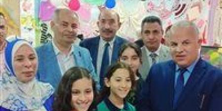 وكيل
      تعليم
      الفيوم
      يشهد
      حفل
      ختام
  ...