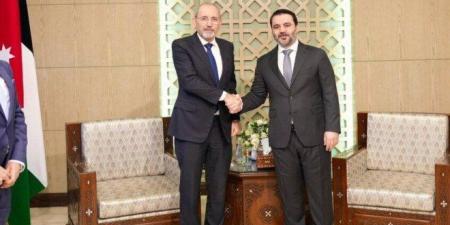 الشيباني:
      تهديدات
      أمنية
      مشتركة
      تواجه
      سوريا
      والأردن..
      ورفع
      العقوبات
      عن
      دمشق
      إنجاز
      مشترك