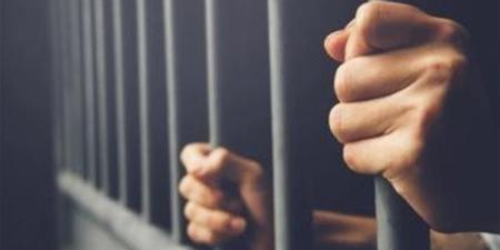 اليوم..
      محاكمة
      عاطلين
      بتهمة
      إجبار
      مواطن
      على
      توقيع
      إيصالات
      أمانة
      بالإكراه