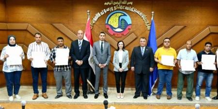 محافظ البحيرة تكرّم المشاركين في برنامج تدريبي متخصص لتحسين الأداء المالي والإداري