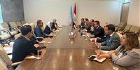 الدكتور
      خالد
      عبدالغفار
      يلتقي
      وزيري
      صحة
      ماليزيا
      والمغرب
      لتعزيز
      التعاون
      في
      تطوير
      خدمات
      الرعاية
      الصحية