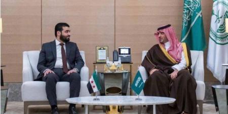 السعودية
      و
      سوريا
      تبحثان
      سبل
      تعزيز
      مسارات
      التعاون
      الأمني
      بين
      البلدين