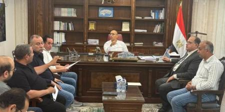 رئيس
      جهاز
      القاهرة
      الجديدة
      يلتقي
      سكان
      "بيت
      الوطن"
      و
      "دار
      مصر"
      لمناقشة
      مقترحاتهم
      ومطالبهم