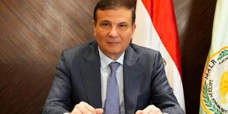 وزير
      الزراعة
      يعلن
      تجاوز
      تمويل
      "البتلو"
      9.5
      مليار
      جنيه
      لصالح
      44.8
      ألف
      مستفيد