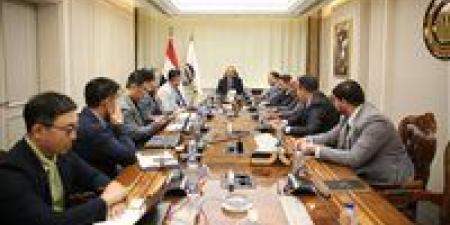 وزير
      قطاع
      الأعمال
      يبحث
      مع
      شركة
      كورية
      فرص
      التعاون
      بقطاع
      الغزل
      والنسيج