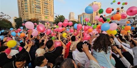 بالصور..
      مظاهر
      الاحتفال
      بعيد
      الأضحى
      من
      محيط
      مسجد
      مصطفى
      محمود