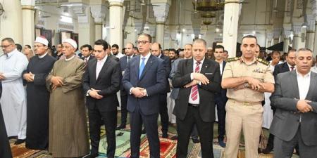 محافظ
      الفيوم
      يؤدي
      صلاة
      عيد
      الأضحى
      المبارك
      بمسجد
      ناصر
      الكبير..
      صور