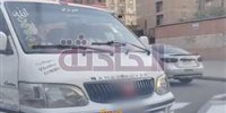 ماشي
      عكس..
      الداخلية
      تضبط
      سائق
      فيديو
      الميكروباص
      بعين
      شمس