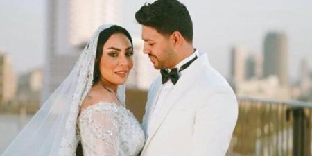 «أجمل
      فرحة
      في
      عمري»..
      أول
      تعليق
      لـ
      محمد
      شاهين
      بعد
      حفل
      زفافه
      «صورة»
