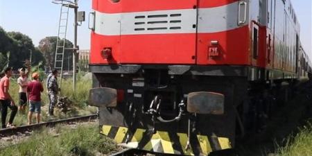 كان
      بيعدي
      الشريط..
      دفن
      جثة
      شاب
      دهسه
      قطار
      بالحوامدية