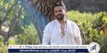 كريم
      الحسيني
      يحتفل
      بعيد
      ميلاد
      ابنه
      بكلمات
      مؤثرة:
      "كل
      سنة
      وانت
      عمري
      وحبيبي
      وصاحبي
      وأخويا
      الصغنون"