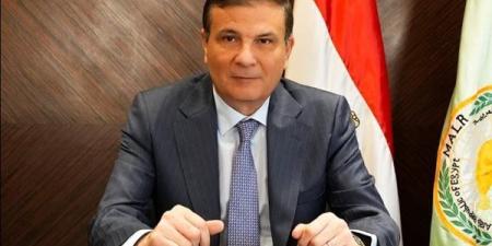 وزير
      الزراعة
      يطمئن
      على
      حالة
      مسئول
      حماية
      الأراضي
      بسوهاج
      بعد
      الاعتداء
      عليه