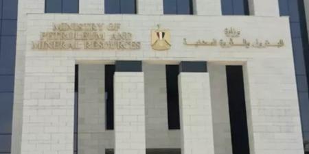 بعد
      إنقاذه
      منطقة
      العاشر
      من
      الحريق
      ..
      «البترول»
      تنعي
      خالد
      محمد
      شوقي