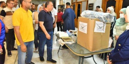 محافظ
      أسيوط
      يُشارك
      في
      توزيع
      «جهاز
      عروسة»
      لـ15
      فتاة
      من
      الأسر
      الأولى
      بالرعاية