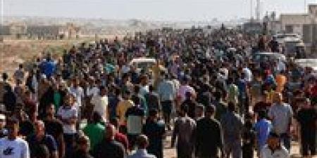 قناصة
      لمنع
      العصابات
      المسلحة
      ..
      شهداء
      وجرحى
      أثناء
      حصولهم
      على
      المساعدات