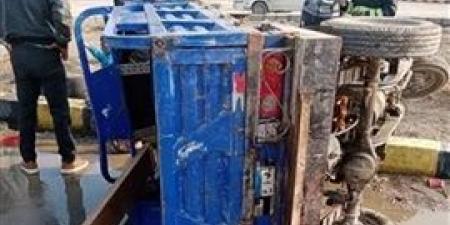 سوهاج..مصرع
      عامل
      وإصابة
      آخرين
      في
      إنقلاب
      تروسيكل
      بجرجا