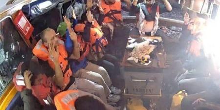 جيش
      الاحتلال
      الإسرائيلي
      يقتحم
      سفينة
      "مادلين"
      ويعتقل
      جميع
      النشطاء
      على
      متنها