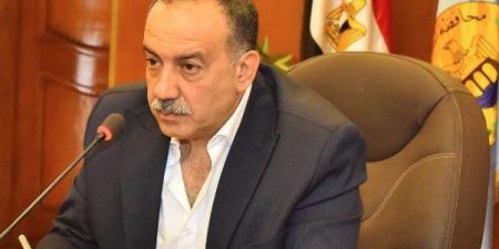 إيقاف
      14
      موظفًا
      بالمطبعة
      السرية
      في
      أسيوط
      عن
      العمل
      وإحالتهم
      للنيابة