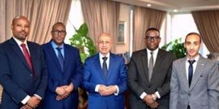 الصومال
      تشيد
      بدعم
      "الأكاديمية
      العربية"
      وتطالب
      بتعزيز
      التعاون
      في
      مجالات
      التعليم
      والتطوير