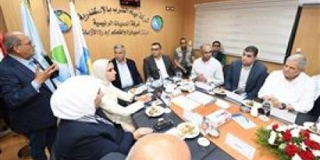 الشربيني
      وسعيد
      يتابعان
      سير
      العمل
      بمنظومتي
      مياه
      الشرب
      والصرف
      الصحي
      بالإسكندرية