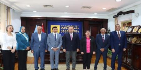 رئيس
      جامعة
      الإسكندرية
      يستقبل
      وزير
      الشباب
      لتعزيز
      الأنشطة
      الطلابية