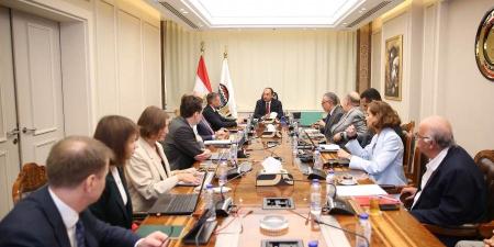 وزير
      قطاع
      الأعمال
      يبحث
      مع
      «روسال»
      الروسية
      التعاون
      في
      مجال
      صناعة
      وإنتاج
      الألومنيوم