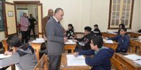 محافظ
      أسيوط
      يتفقد
      لجان
      الثانوية
      العامة
      في
      أول
      أيام
      الامتحانات