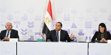 رئيس
      الوزراء
      يترأس
      مائدة
      مستديرة
     ...