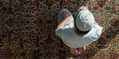 هل
      الضحك
      أثناء
      الصلاة
      يبطلها؟..
      أمين
      الفتوى
      يجيب