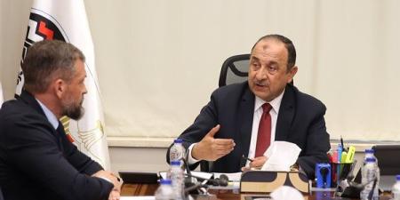 وزير
      قطاع
      الأعمال
      العام
      يبحث
      مع
      تحالف
      بقيادة
      "روسال"
      الروسية
      سبل
      التعاون
      في
      مجال
      الألومنيوم