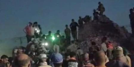 مدخنة الموت تقتل 4 عمال وتصيب اثنين في مصنع طوب بالصف.. والمتانيا تودّع أبناءها في جنازات