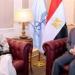 قبل
      افتتاح
      استوديو
      والدها..
      ...
