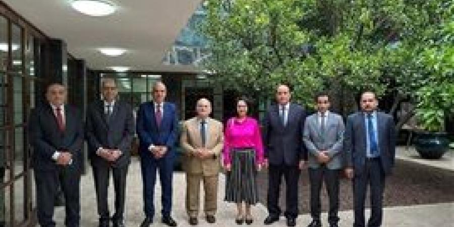 وزير
      الري
      يلتقي
      سمو
      الأمير
      الحسن
      بن
      طلال
      لبحث
      تعزيز
      التعاون
      بين
      مصر
      والأردن
      في
      مجال
      المياه