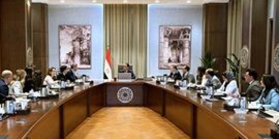 رئيس
      الوزراء
      يستقبل
      الرئيس
      التنفيذي
      لشركة
      "فيزا"