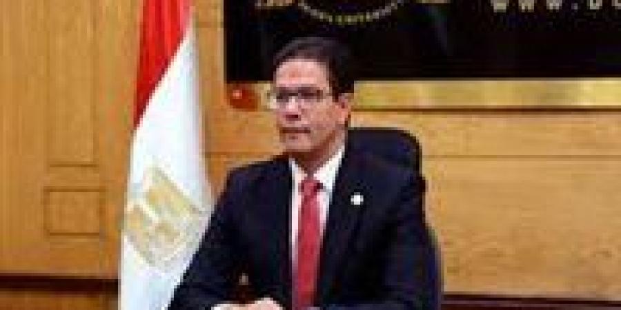 رئيس
      جامعة
      بنها:
      حريصون
      على
      ...
