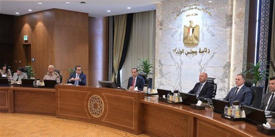 بدء
      اجتماع
      مجلس
      الوزراء
      برئاسة
      ...