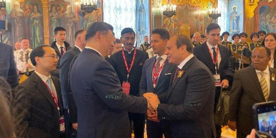 ترحيب كبير بين الرئيس السيسى ونظيره الصينى فى موسكو