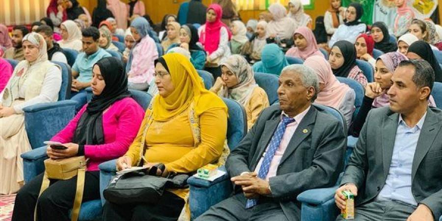 كلية
      زراعة
      سوهاج
      تسلط
      الضوء
      على
      استخدامات
      الذكاء
      الاصطناعي
      بالمؤتمر
      العلمي
      الثالث
      للقسم