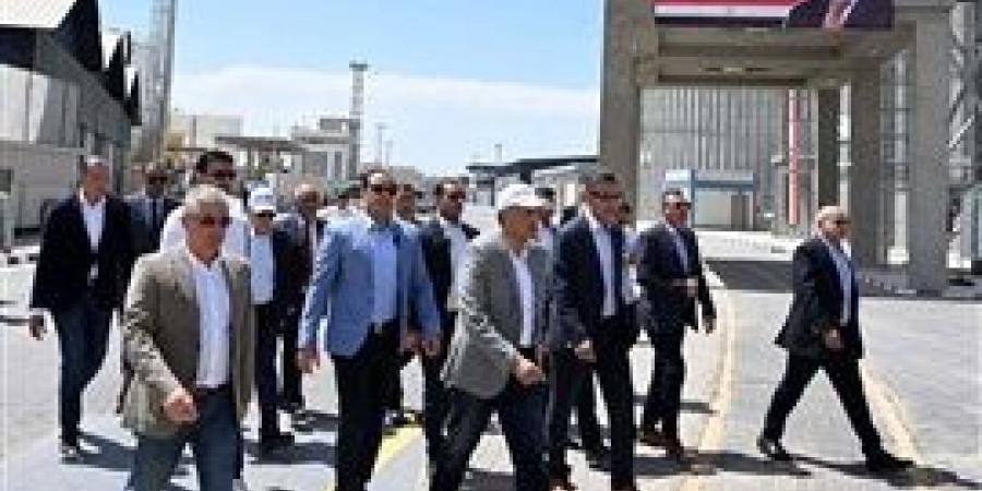 رئيس
      الوزراء
      يشهد
      افتتاح
      محطة
      الصب
      الجاف
      "أقماح"
      بميناء
      غرب
      بورسعيد
